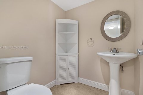 Снять в аренду таунхаус в Майами, Флорида 3 спальни, 125.33м2, № 1998670 - фото 17