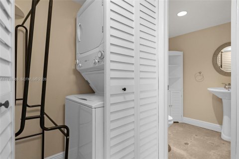 Снять в аренду таунхаус в Майами, Флорида 3 спальни, 125.33м2, № 1998670 - фото 16