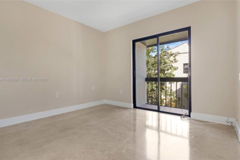 Снять в аренду таунхаус в Майами, Флорида 3 спальни, 125.33м2, № 1998670 - фото 24