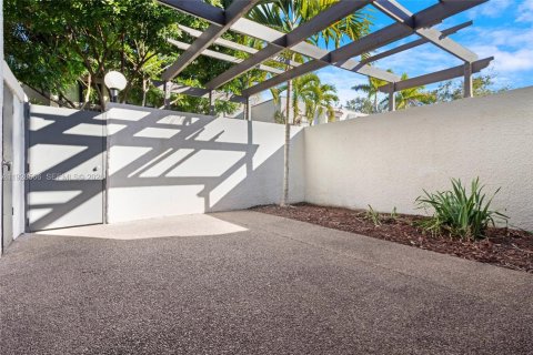 Снять в аренду таунхаус в Майами, Флорида 3 спальни, 125.33м2, № 1998670 - фото 14