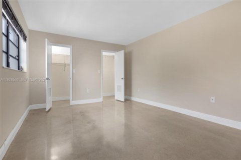 Снять в аренду таунхаус в Майами, Флорида 3 спальни, 125.33м2, № 1998670 - фото 19