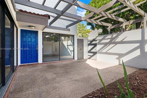 Снять в аренду таунхаус в Майами, Флорида 3 спальни, 125.33м2, № 1998670 - фото 15