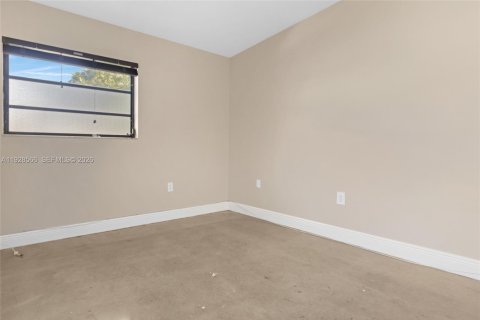 Снять в аренду таунхаус в Майами, Флорида 3 спальни, 125.33м2, № 1998670 - фото 30