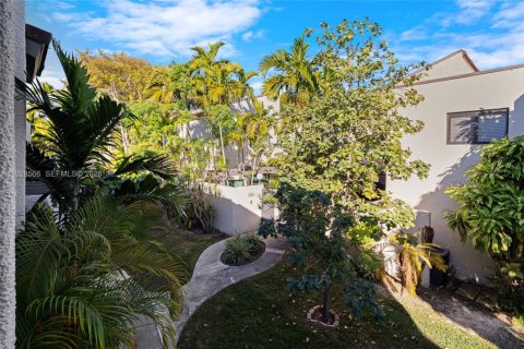 Снять в аренду таунхаус в Майами, Флорида 3 спальни, 125.33м2, № 1998670 - фото 27