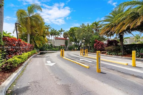 Снять в аренду таунхаус в Майами, Флорида 3 спальни, 125.33м2, № 1998670 - фото 4