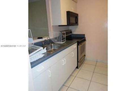 Condominio en venta en Miami Springs, Florida, 2 dormitorios, 75.81 m2 № 1849300 - foto 6