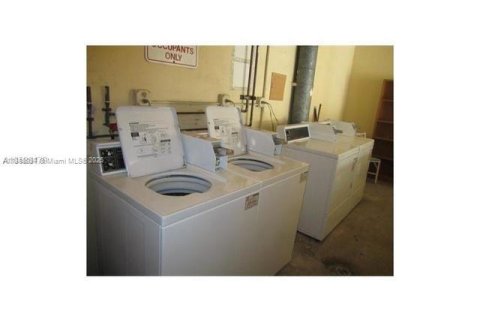 Condominio en venta en Miami Springs, Florida, 2 dormitorios, 75.81 m2 № 1849300 - foto 15