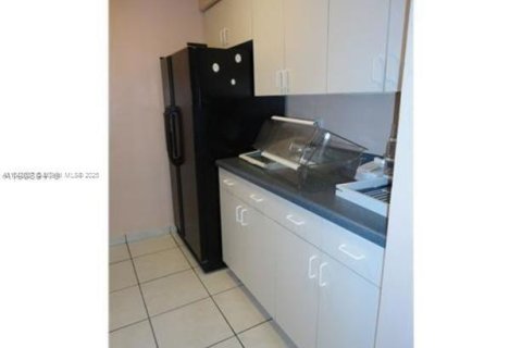 Condominio en venta en Miami Springs, Florida, 2 dormitorios, 75.81 m2 № 1849300 - foto 5