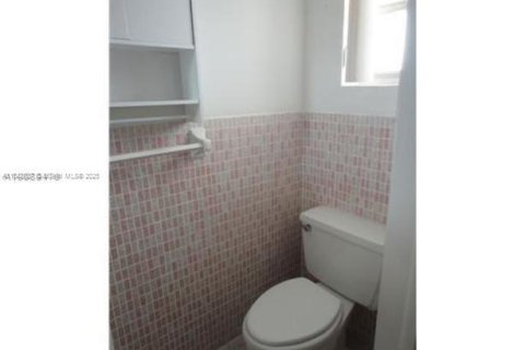 Condominio en venta en Miami Springs, Florida, 2 dormitorios, 75.81 m2 № 1849300 - foto 13
