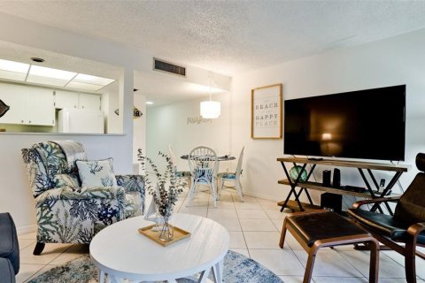 Condo in Holmes Beach, Florida, 1 bedroom  № 1568192 - photo 25
