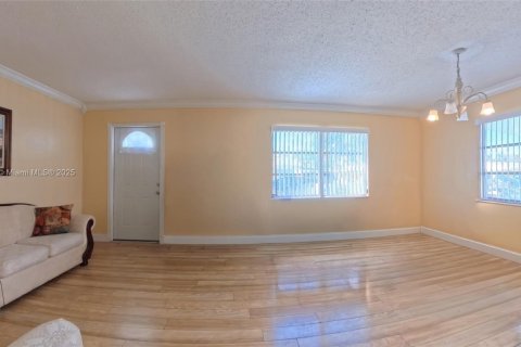 Condominio en venta en Lehigh Acres, Florida, 2 dormitorios № 2034290 - foto 16