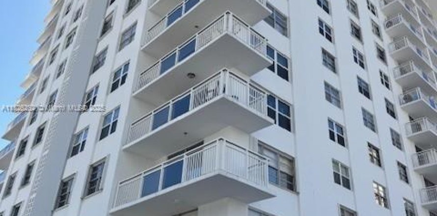 Condo à Hallandale Beach, Floride, 2 chambres № 1794639