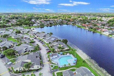 Купить таунхаус в Майами, Флорида 3 спальни, 115.66м2, № 1954775 - фото 9