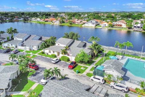 Купить таунхаус в Майами, Флорида 3 спальни, 115.66м2, № 1954775 - фото 18