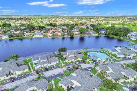 Купить таунхаус в Майами, Флорида 3 спальни, 115.66м2, № 1954775 - фото 14