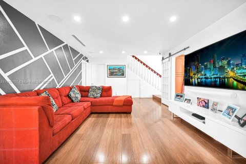 Купить таунхаус в Майами, Флорида 3 спальни, 115.66м2, № 1954775 - фото 2