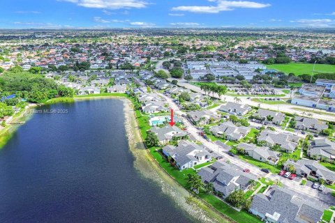 Купить таунхаус в Майами, Флорида 3 спальни, 115.66м2, № 1954775 - фото 7