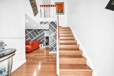 Купить таунхаус в Майами, Флорида 3 спальни, 115.66м2, № 1954775 - фото 30
