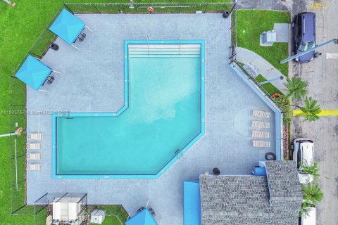 Купить таунхаус в Майами, Флорида 3 спальни, 115.66м2, № 1954775 - фото 20