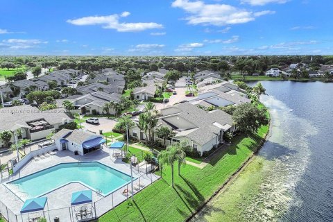 Купить таунхаус в Майами, Флорида 3 спальни, 115.66м2, № 1954775 - фото 12