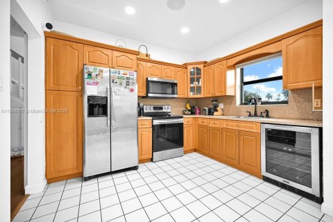 Купить таунхаус в Майами, Флорида 3 спальни, 115.66м2, № 1954775 - фото 3