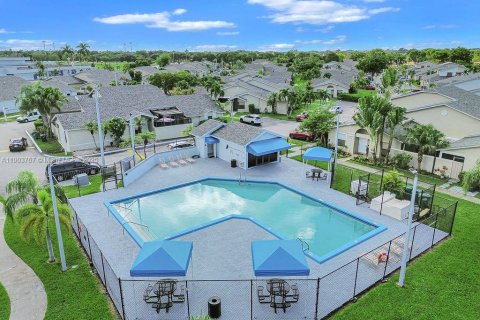 Купить таунхаус в Майами, Флорида 3 спальни, 115.66м2, № 1954775 - фото 21