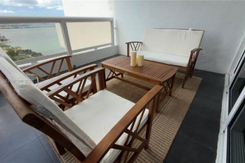Condo in Miami, Florida, 1 bedroom  № 2075252 - photo 4