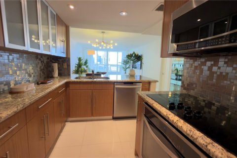 Condo in Miami, Florida, 1 bedroom  № 2075252 - photo 24