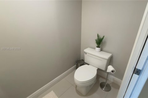 Condo in Miami, Florida, 1 bedroom  № 2075252 - photo 12