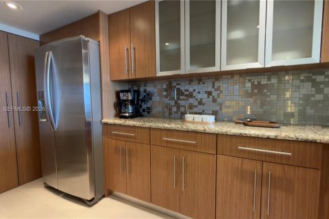 Condo in Miami, Florida, 1 bedroom  № 2075252 - photo 2