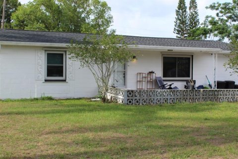 House in Holiday, Florida 3 bedrooms, 96.25 sq.m. № 1690032 - photo 1