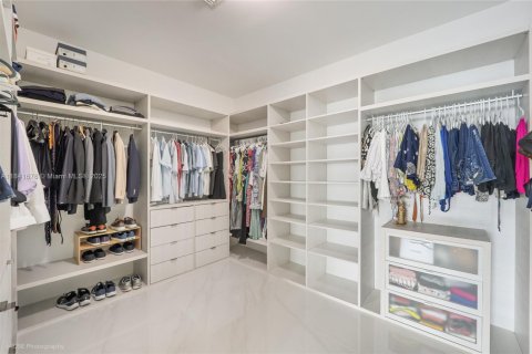 Condo in Miami, Florida, 4 bedrooms  № 1942537 - photo 23