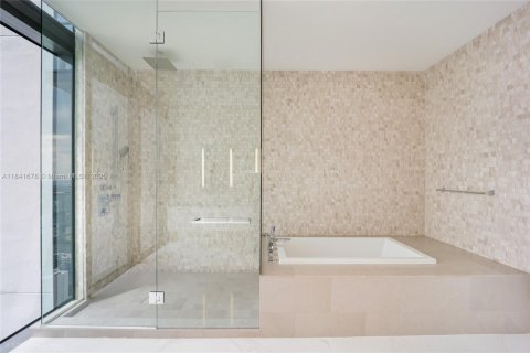 Condo in Miami, Florida, 4 bedrooms  № 1942537 - photo 21