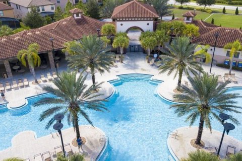 House in Davenport, Florida 12 bedrooms, 454.01 sq.m. № 1194895 - photo 24