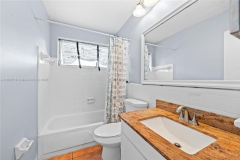 House in Tamarac, Florida 2 bedrooms, 93.55 sq.m. № 1825474 - photo 17