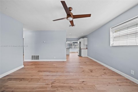 House in Tamarac, Florida 2 bedrooms, 93.55 sq.m. № 1825474 - photo 6