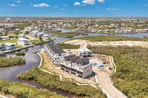 Adosado en venta en New Port Richey, Florida, 3 dormitorios, 236.9 m2 № 1778157 - foto 10