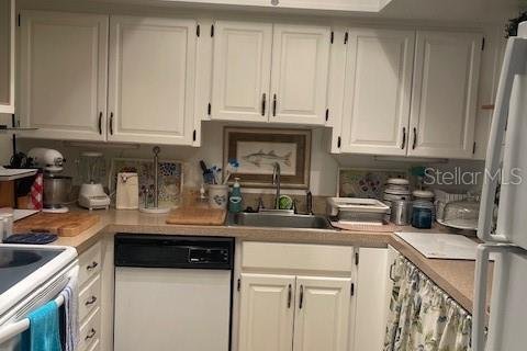 Condo in Ocala, Florida, 2 bedrooms № 2238209 - photo 12