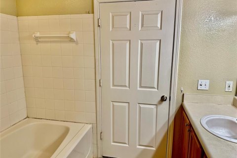 Condo in Orlando, Florida, 3 bedrooms  № 1612885 - photo 11
