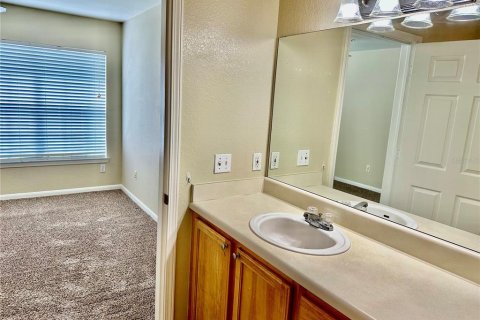 Condo in Orlando, Florida, 3 bedrooms  № 1612885 - photo 12