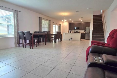 House in Davenport, Florida 5 bedrooms, 255.95 sq.m. № 1680024 - photo 6
