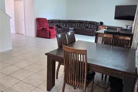 House in Davenport, Florida 5 bedrooms, 255.95 sq.m. № 1680024 - photo 8