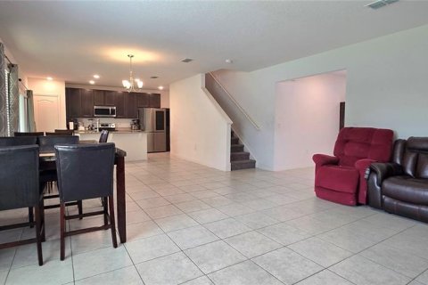House in Davenport, Florida 5 bedrooms, 255.95 sq.m. № 1680024 - photo 7