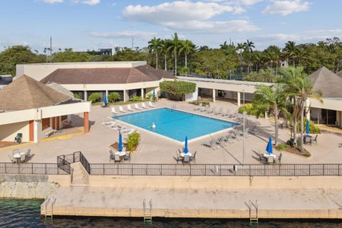 Condominio en venta en Sunrise, Florida, 2 dormitorios, 69.68 m2 № 1077024 - foto 1