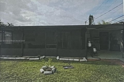 Villa ou maison à vendre à North Miami, Floride: 4 chambres, 141.3 m2 № 1816443 - photo 2
