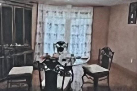 Villa ou maison à vendre à North Miami, Floride: 4 chambres, 141.3 m2 № 1816443 - photo 11