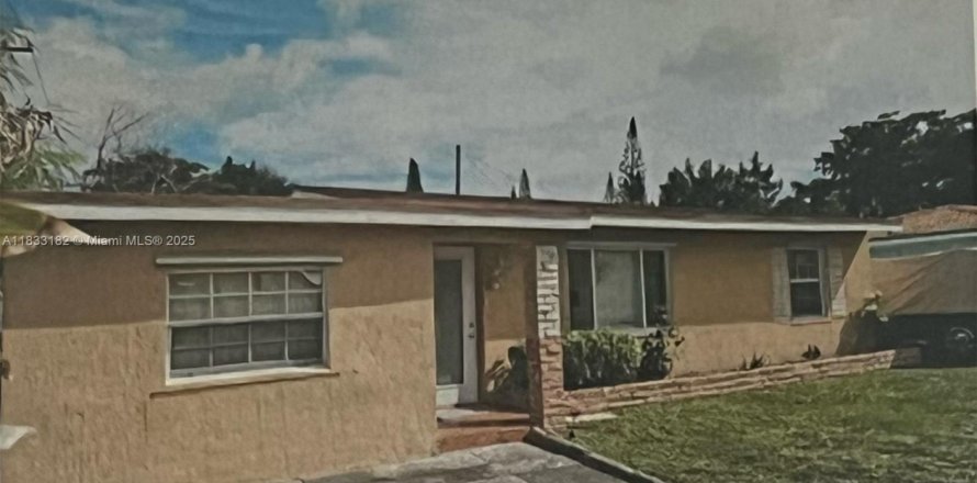 Villa ou maison à North Miami, Floride 4 chambres, 141.3 m2 № 1816443