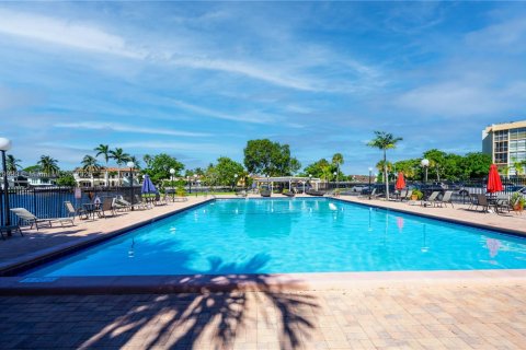 Copropriété à louer à Hallandale Beach, Floride: 1 chambre, 76.18 m2 № 1966366 - photo 17
