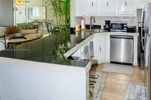 Copropriété à louer à Hallandale Beach, Floride: 1 chambre, 76.18 m2 № 1966366 - photo 4