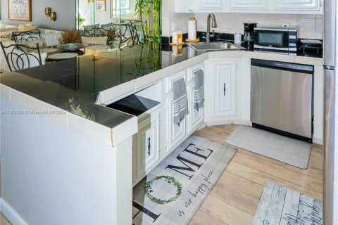 Copropriété à louer à Hallandale Beach, Floride: 1 chambre, 76.18 m2 № 1966366 - photo 5